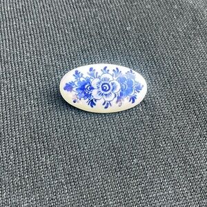 Vintage Delft Holland hand painted blue floral oval brooch